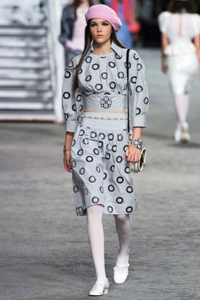 Look 17